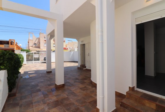 Resale - Villa - Torrevieja - El Salado