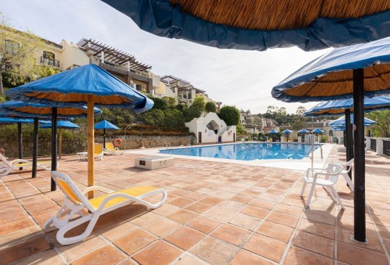 Resale - Apartment - Benahavis - Los Arqueros