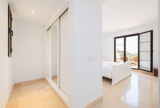 Resale - Apartment - Benahavis - Los Arqueros