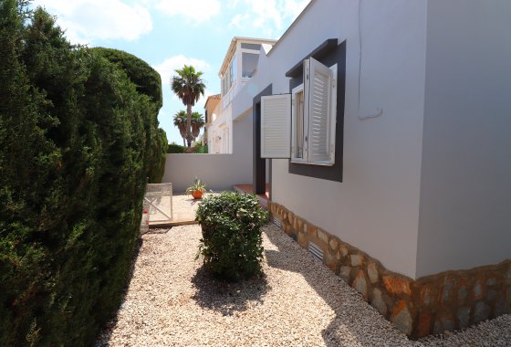 Resale - Villa - Algorfa - Montebello