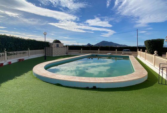 Resale - Country House - Sax