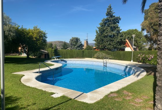 Resale - Villa - Petrer