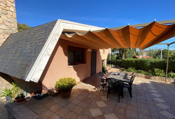 Resale - Villa - Petrer