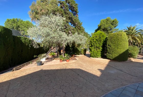 Resale - Villa - Petrer