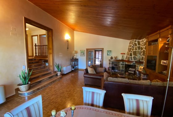 Resale - Villa - Petrer