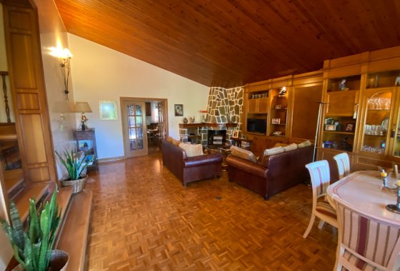 Resale - Villa - Petrer