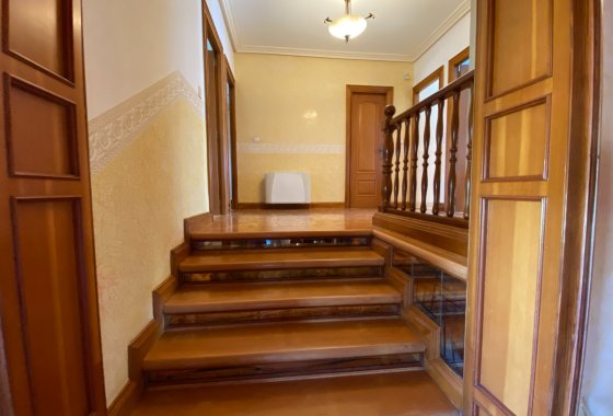 Resale - Villa - Petrer