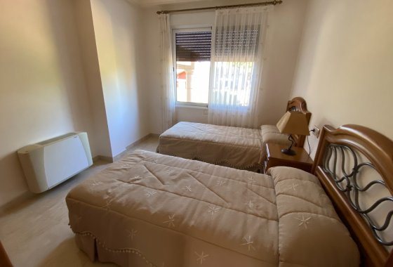 Resale - Villa - Petrer