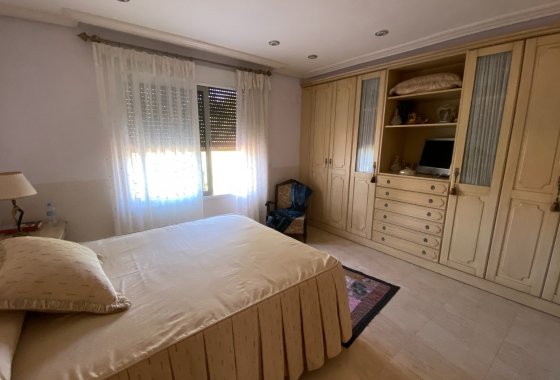 Resale - Villa - Petrer