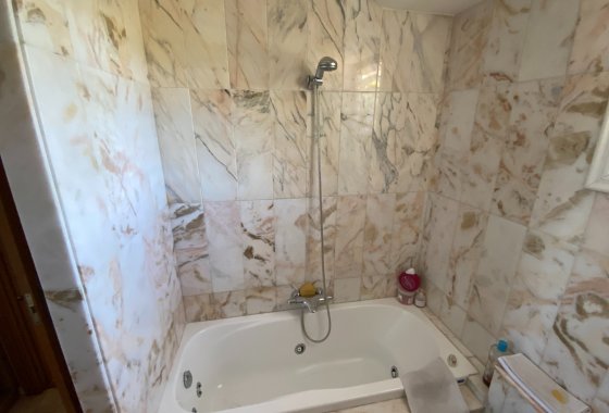 Resale - Villa - Petrer