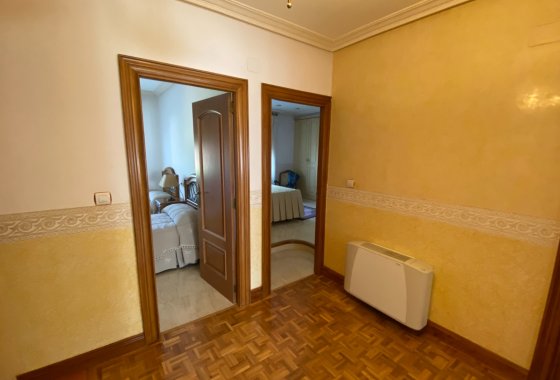 Resale - Villa - Petrer