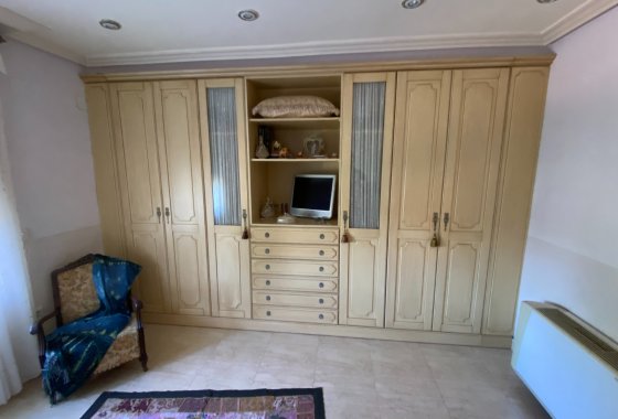 Resale - Villa - Petrer