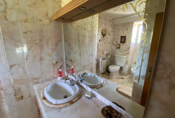 Resale - Villa - Petrer