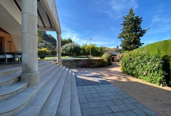 Resale - Villa - Petrer