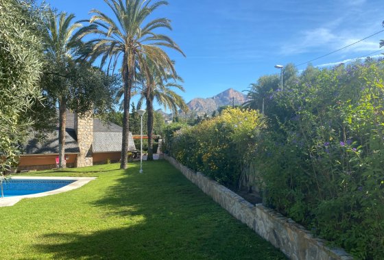 Resale - Villa - Petrer