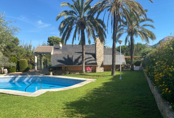 Resale - Villa - Petrer