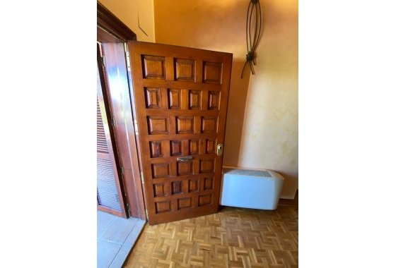 Resale - Villa - Petrer