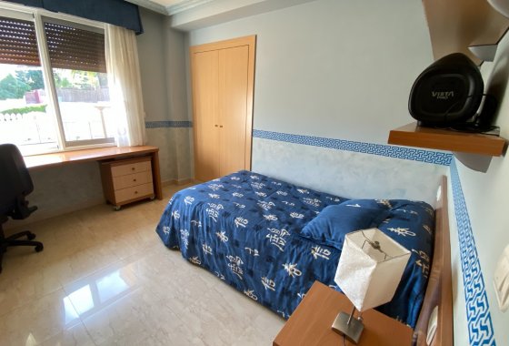 Resale - Villa - Petrer