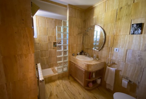 Resale - Villa - Petrer