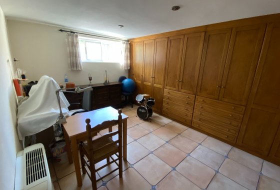 Resale - Villa - Petrer