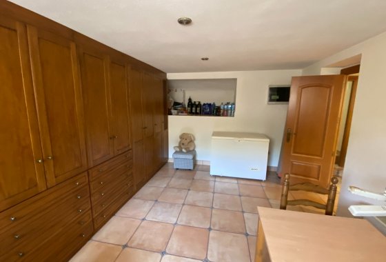 Resale - Villa - Petrer