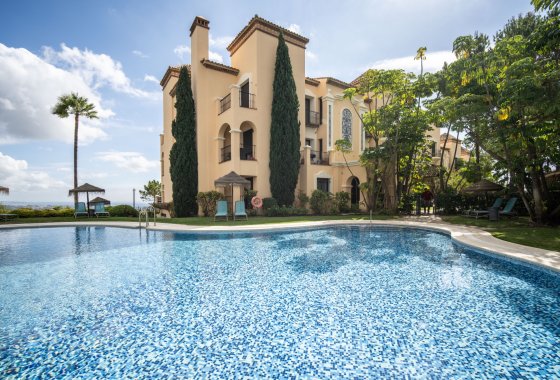 Resale - Apartment - Benahavis - La Quinta
