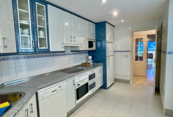 Resale - Apartment - Marbella - Puerto Banús