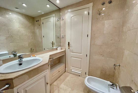 Resale - Apartment - Marbella - Puerto Banús