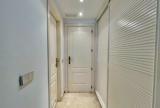 Resale - Apartment - Marbella - Puerto Banús