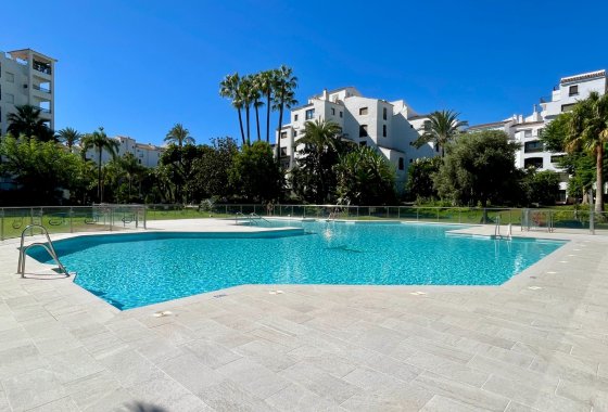 Resale - Apartment - Marbella - Puerto Banús