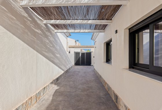 Resale - Villa - Torrevieja - El Chaparral