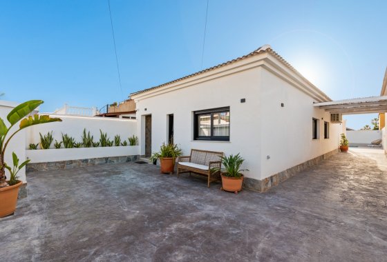 Resale - Villa - Torrevieja - El Chaparral