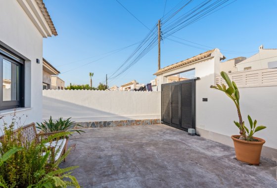 Resale - Villa - Torrevieja - El Chaparral