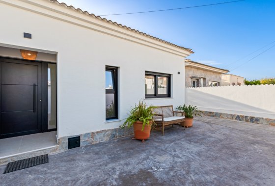 Resale - Villa - Torrevieja - El Chaparral