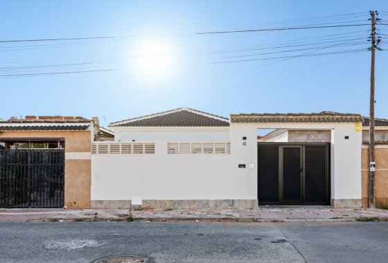 Resale - Villa - Torrevieja - El Chaparral