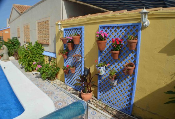 Resale - Villa - Playa Flamenca - Alicante