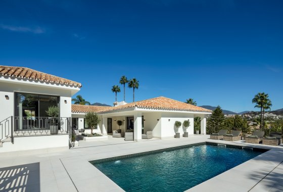 Resale - Villa - Marbella - Nueva Andalucía