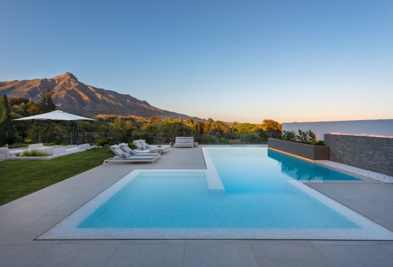 Resale - Villa - Marbella - Nueva Andalucía