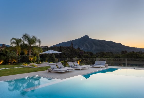 Resale - Villa - Marbella - Nueva Andalucía