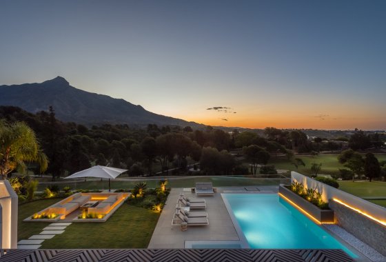 Resale - Villa - Marbella - Nueva Andalucía