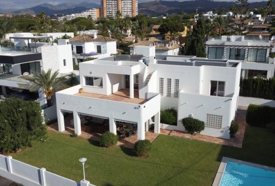 Resale - Villa - Marbella - Las Chapas