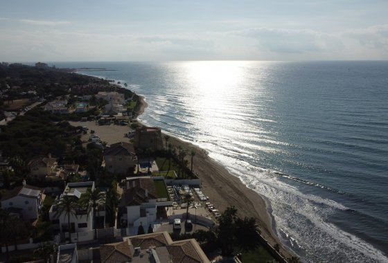 Resale - Villa - Marbella - Las Chapas