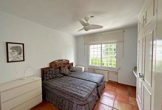 Resale - Villa - Marbella - Las Chapas