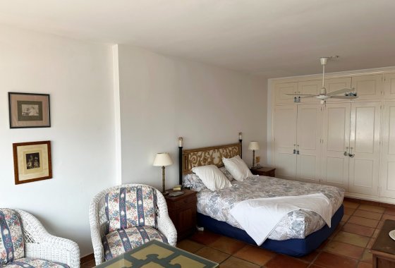 Resale - Villa - Marbella - Las Chapas