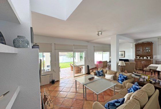 Resale - Villa - Marbella - Las Chapas