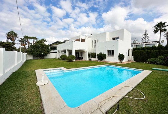 Resale - Villa - Marbella - Las Chapas