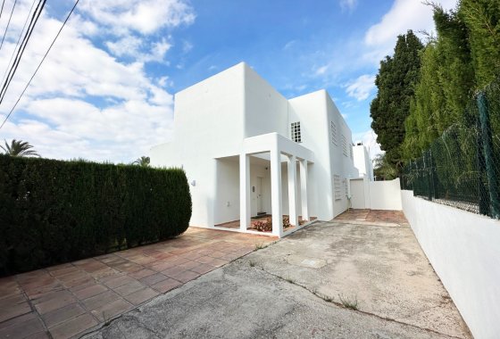 Resale - Villa - Marbella - Las Chapas