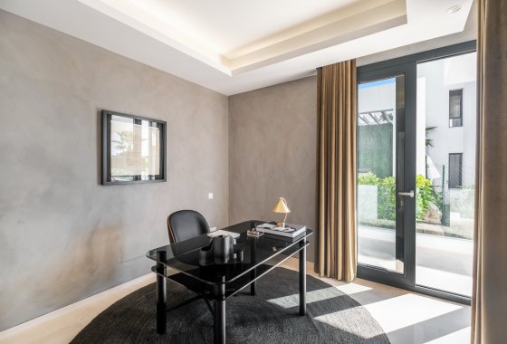 Resale - Villa - Estepona - El Paraíso