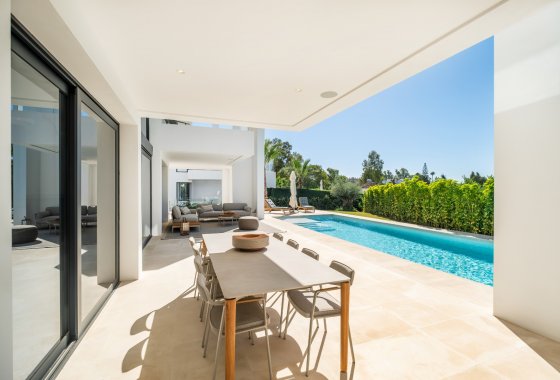 Resale - Villa - Estepona - El Paraíso