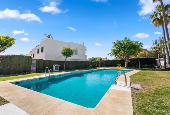 Resale - Apartment - Marbella - Nueva Andalucía